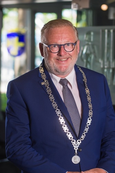 Burgemeester M. van de Groep